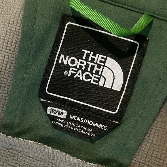 North Face mens light jacket. - Picture 3 of 3
